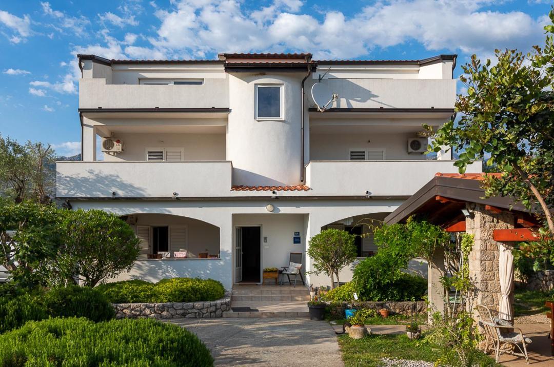 Apartments Punta Селине Экстерьер фото