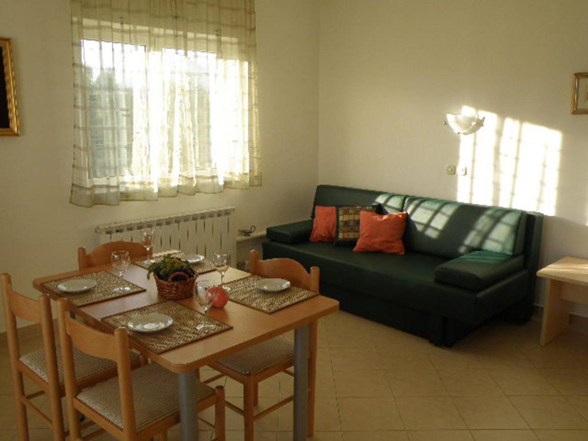 Apartments Punta Селине Экстерьер фото